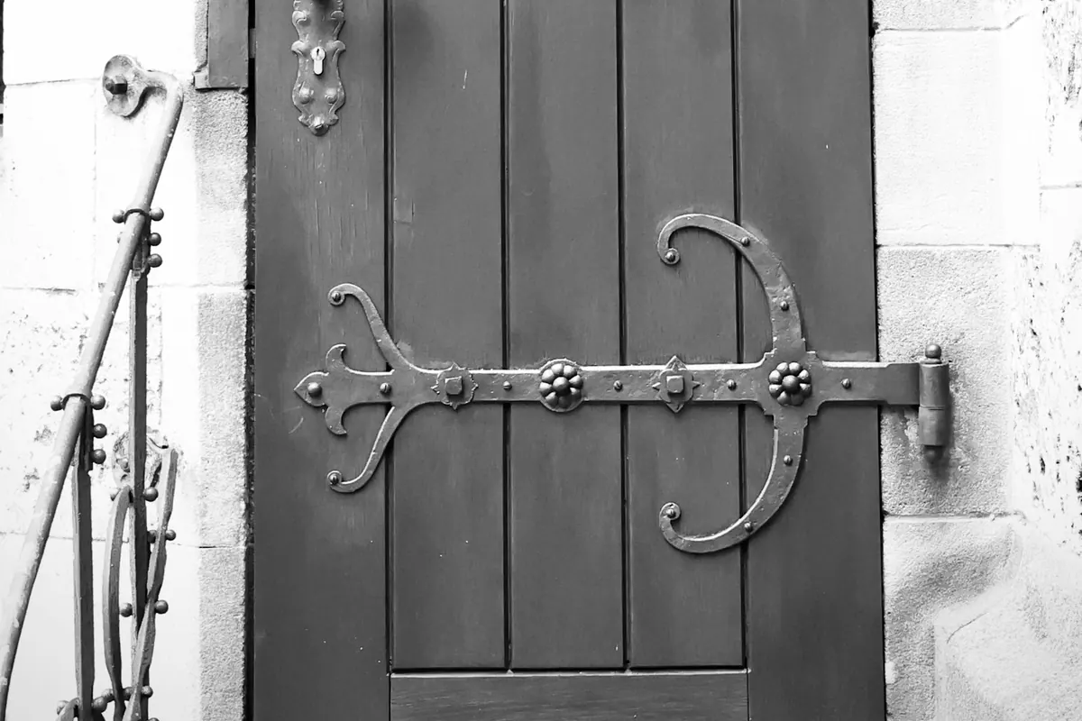 Hinges & Accessories – Hardware
